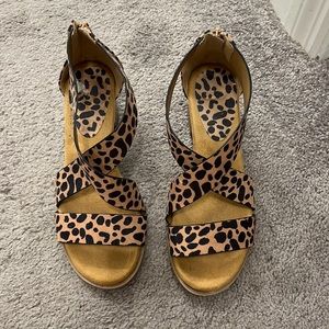 Qupid Women’s Low Heel Sandal Leopard